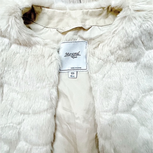 Chic Faux Fur Mayoral Vest- Little Girls Size 3!! - Picture 3 of 4
